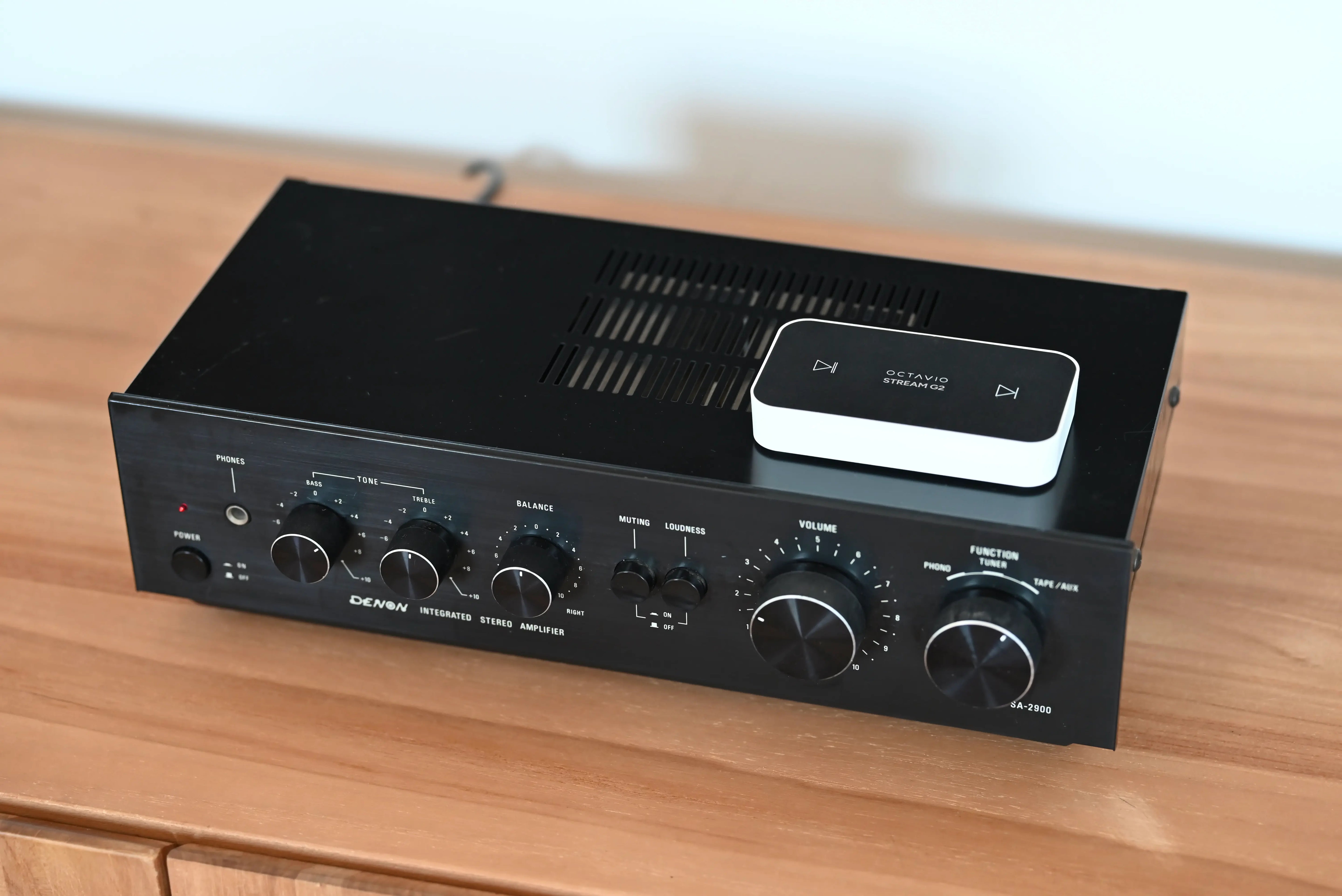 Octavio Stream G2 lecteur réseau audio connecté à un amplificateur