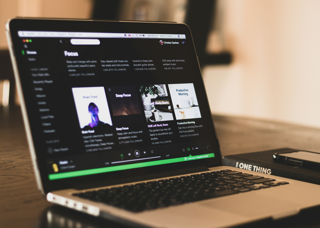 Diffusion de musique stockée sur un ordinateur